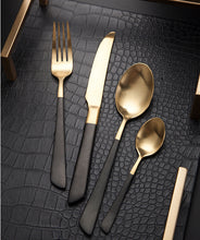 Couverts dorés et noirs